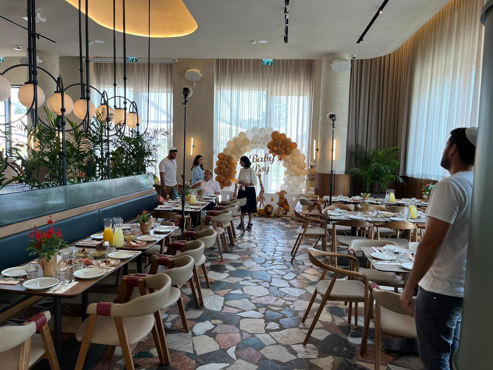 לוצ'אנה מבשרת ציון אירועים