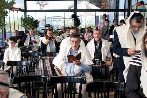 לוצ'אנה מבשרת ציון אירועים