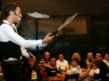 אסי קרקסי - מופעי קרקס וסדנאות ג'אגלינג