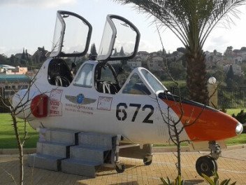 אוויאטור Aviator - סימולטור טיסה בתא טייס אמיתי